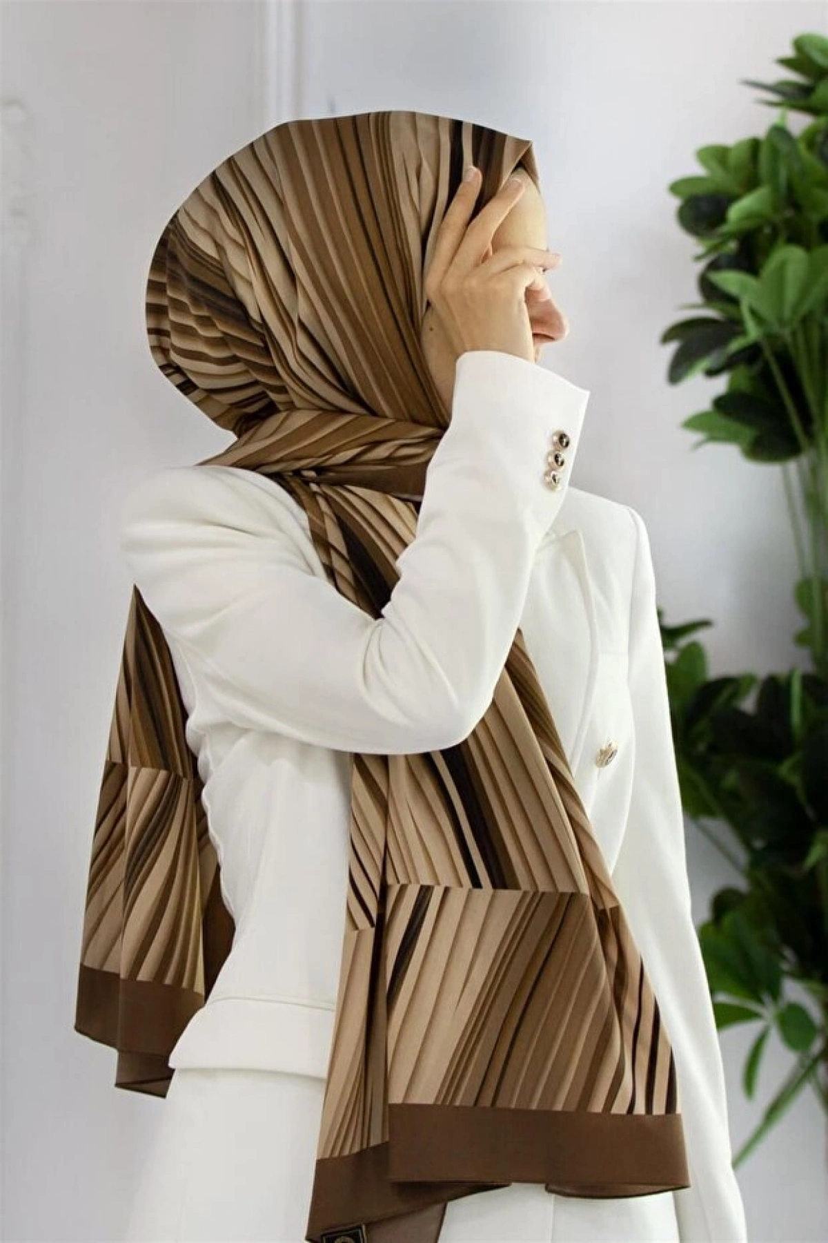 Vissona LÜKS MEDİNE İPEĞİ ÇİZGİLİ DESENLİ VİZON RENKLİ 75X195 KIRIŞMAZ ŞAL MOSS KREP DİKİŞ TİPİ İTALYAN