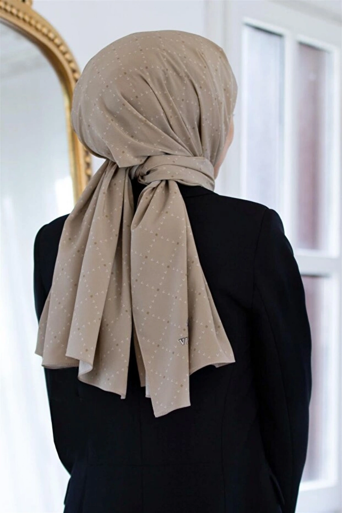 Vissona LÜKS MEDİNE İPEĞİ V DESENLİ VİZON RENKLİ 75X195 KIRIŞMAZ ŞAL MOSS KREP DİKİŞ TİPİ İTALYAN DİKİŞLİ