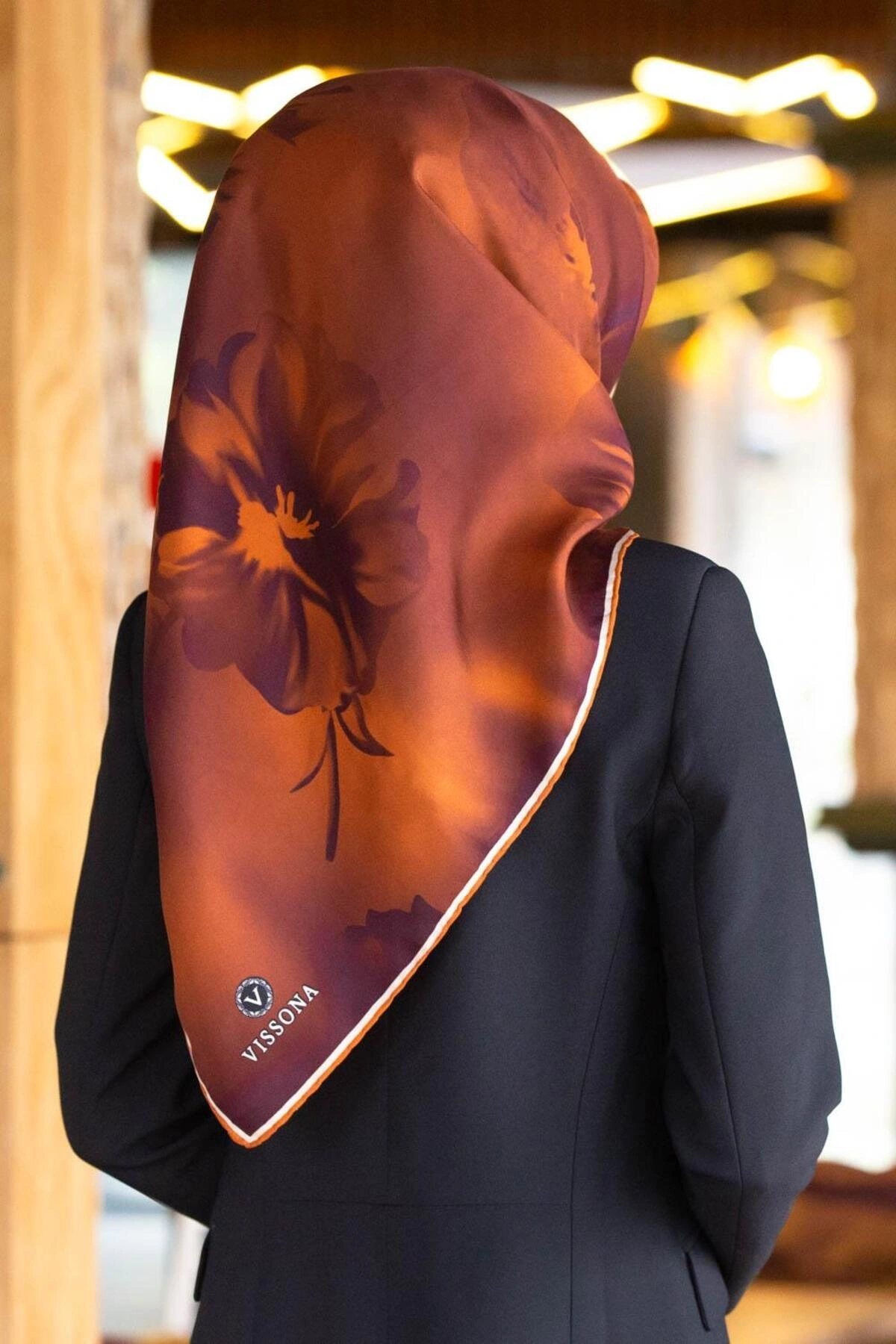 issona 100% Twill İpek Çiçek Desenli Taba Renkli 90x90 Dikim Şekli : El Dikişi Eşarp