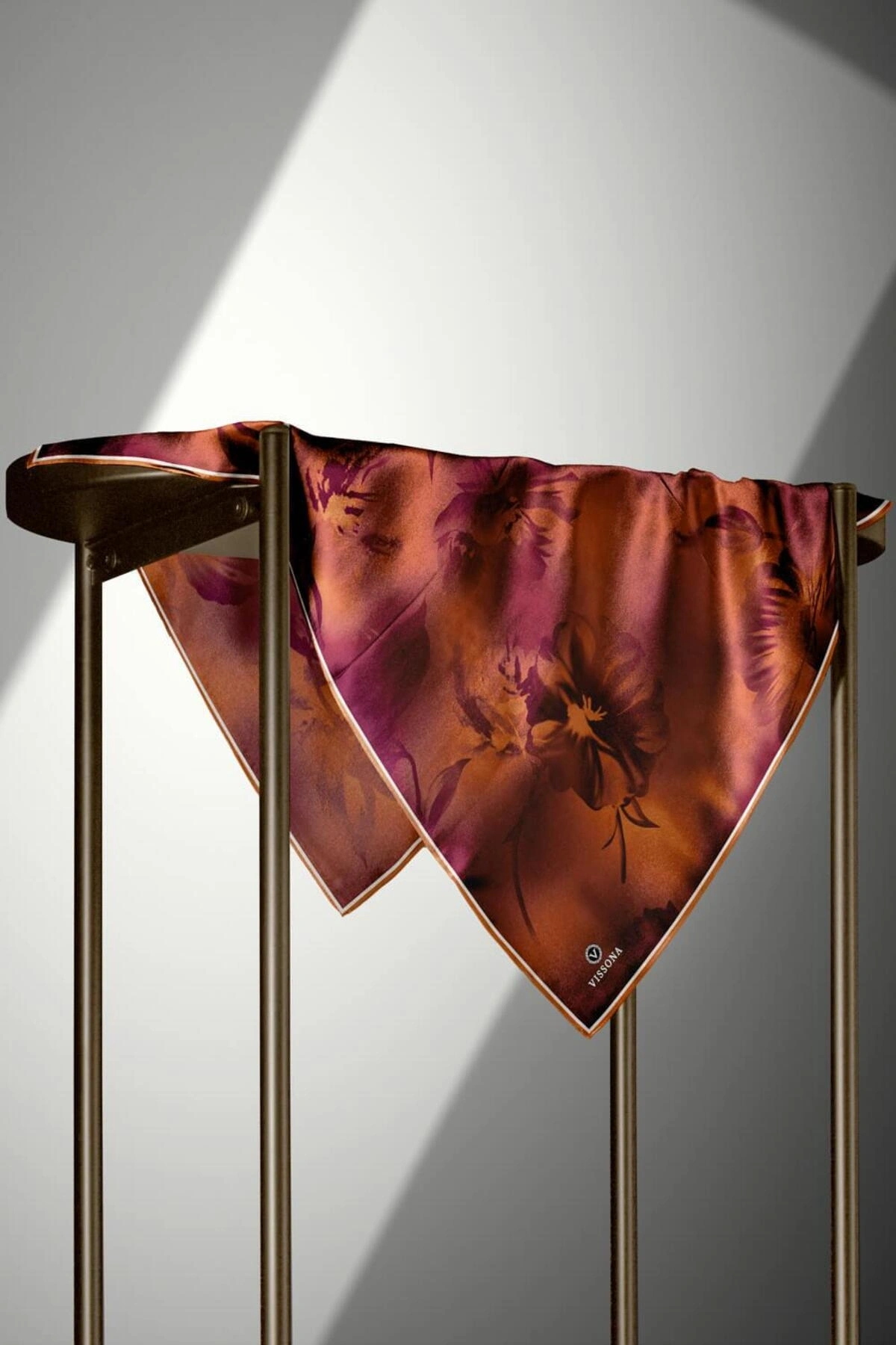 issona 100% Twill İpek Çiçek Desenli Taba Renkli 90x90 Dikim Şekli : El Dikişi Eşarp