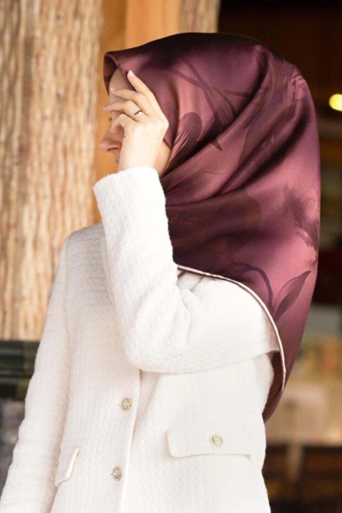 Vissona 100% Twill İpek Çiçek Desenli Gül Kurusu Renkli 90x90 Dikim Şekli : El Dikişi Eşarp