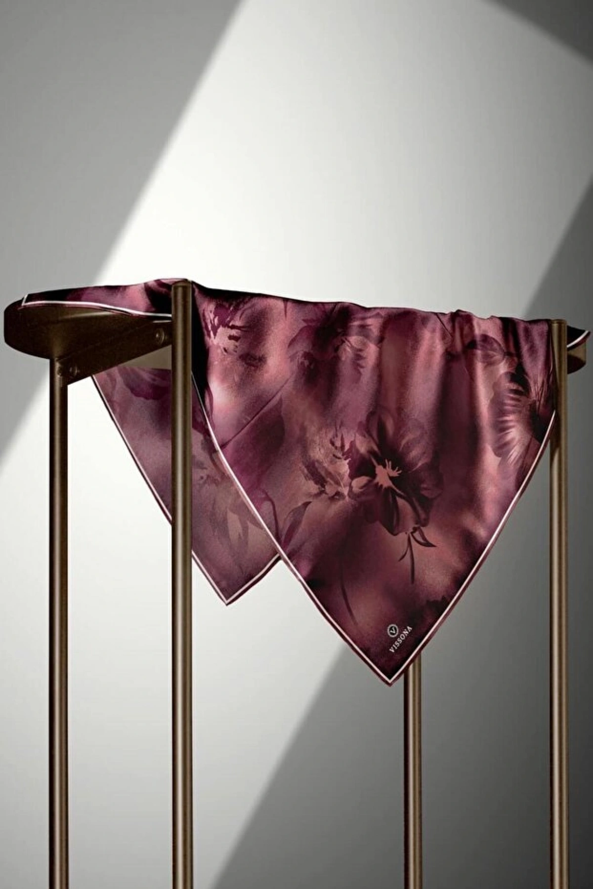 Vissona 100% Twill İpek Çiçek Desenli Gül Kurusu Renkli 90x90 Dikim Şekli : El Dikişi Eşarp