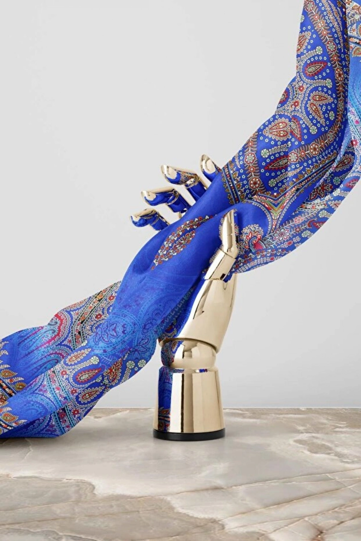 Vissona %100 Twill İpek Şal Desenli Saks Renkli 90x90 Eşarp Dikim Şekli : El Dikişi