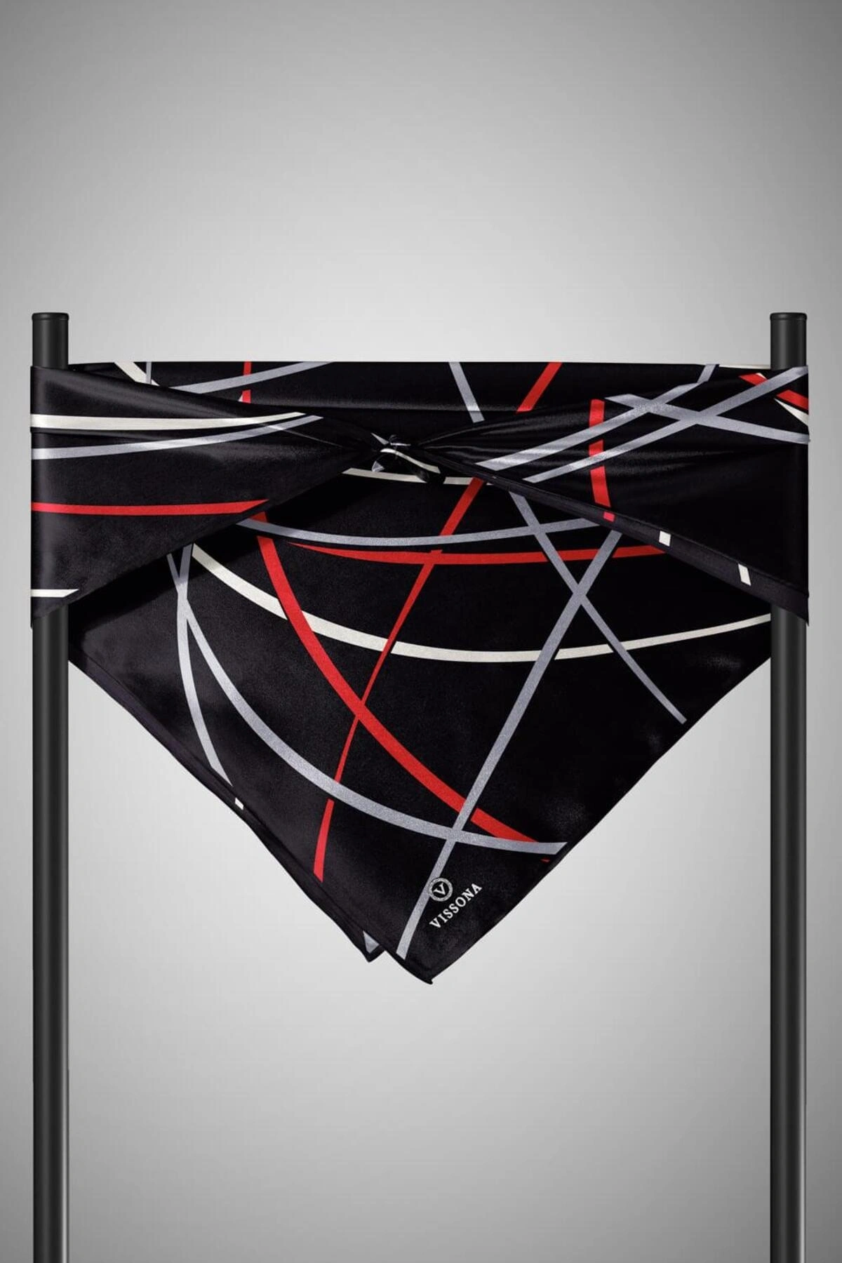 Vissona %100 Twill İpek Çizgili Desenli Siyah - Kırmızı Renkli 90x90 Eşarp Dikim Şekli : El Dikişi