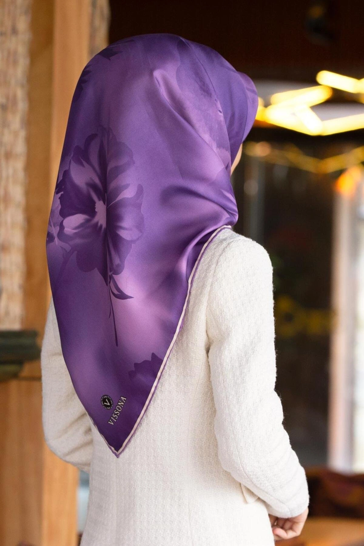 Vissona 100% Twill İpek Çiçek Desenli Lila Renkli 90x90 Dikim Şekli : El Dikişi Eşarp