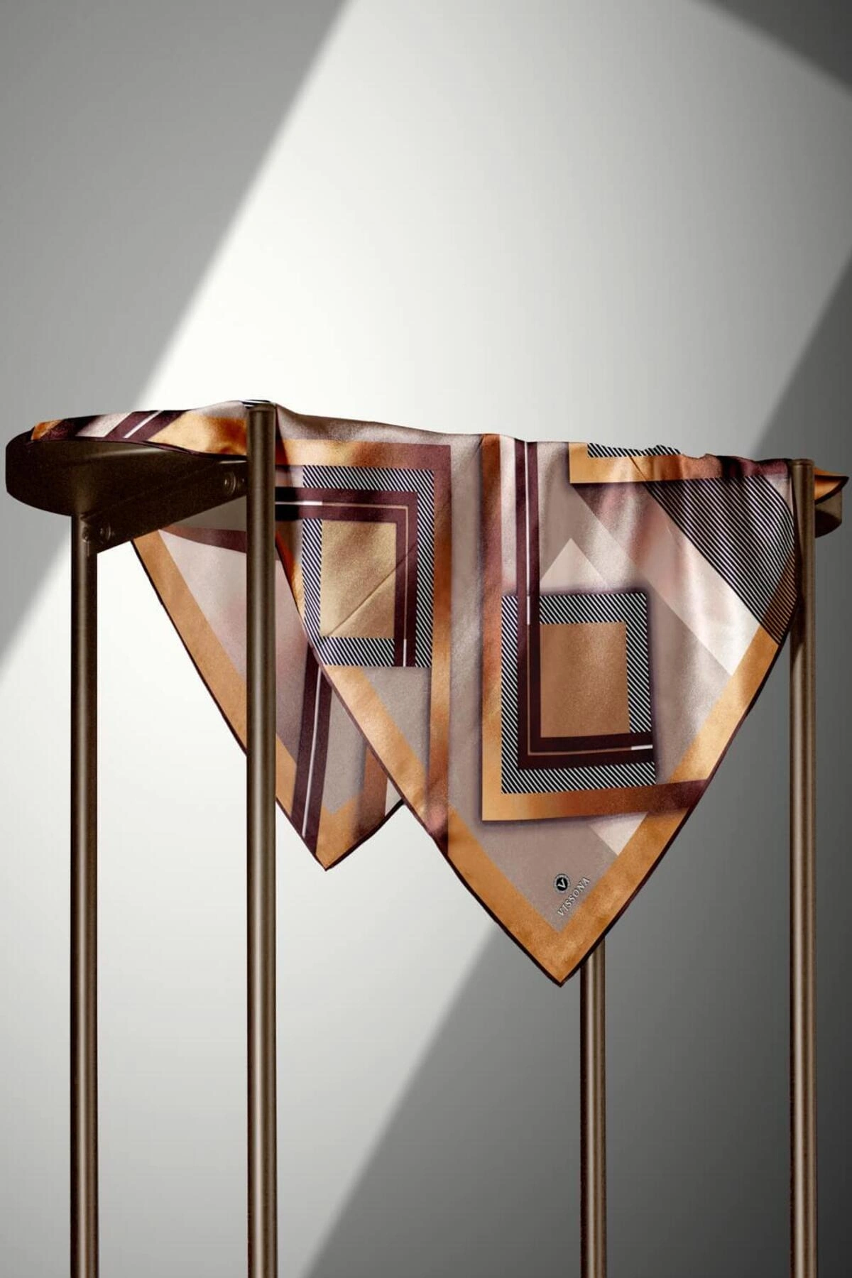 Vissona %100 Twill İpek Zebra Desenli Bej - Gold Renkli 90x90 Eşarp Dikim Şekli : El Dikişi