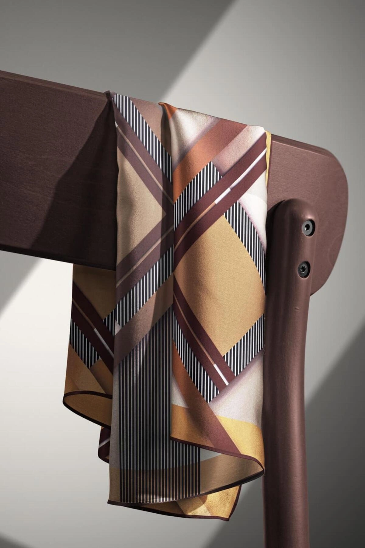 Vissona %100 Twill İpek Zebra Desenli Bej - Gold Renkli 90x90 Eşarp Dikim Şekli : El Dikişi