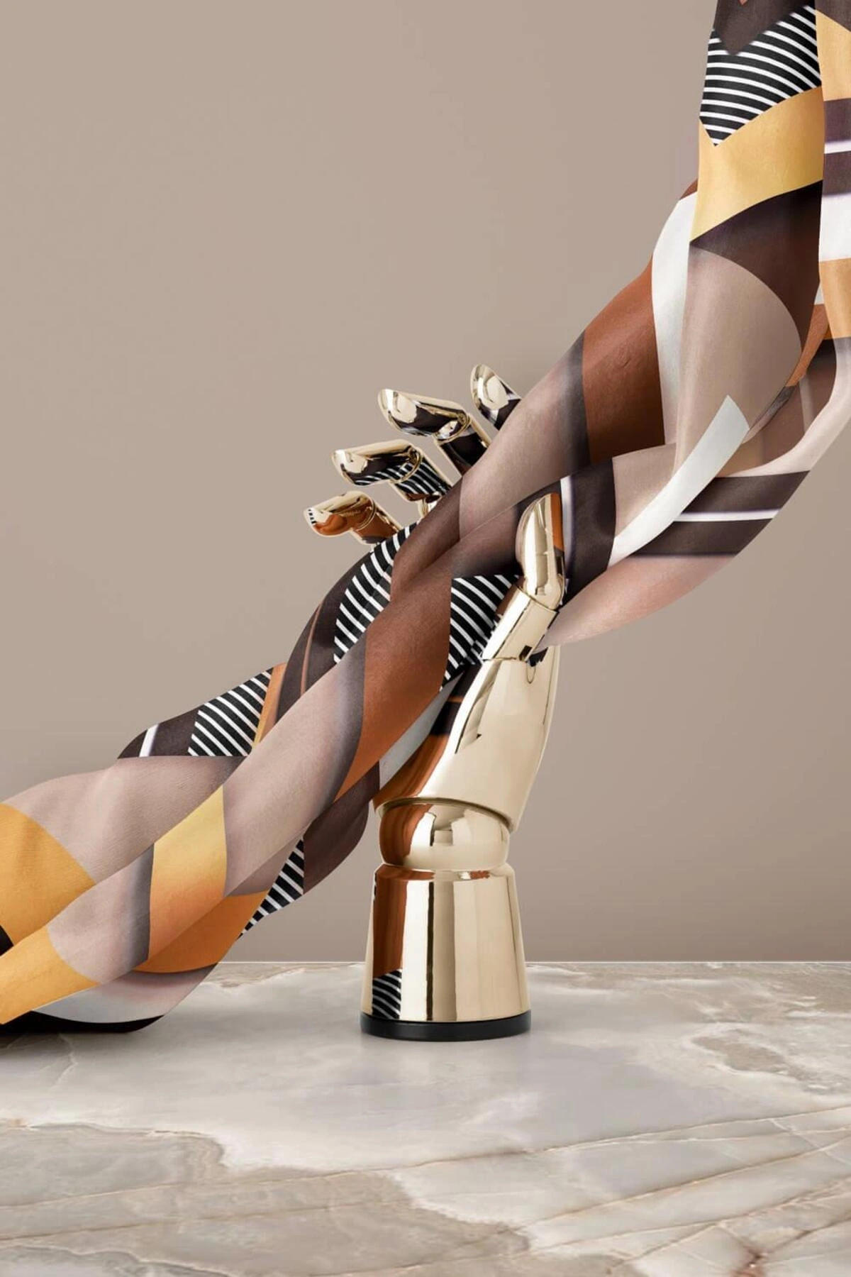 Vissona %100 Twill İpek Zebra Desenli Bej - Gold Renkli 90x90 Eşarp Dikim Şekli : El Dikişi