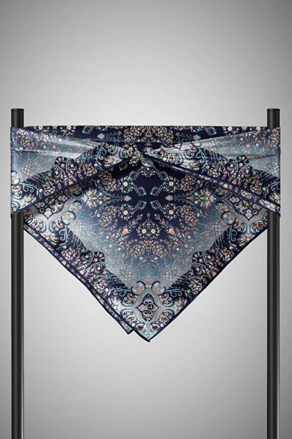 Vissona %100 Twill İpek Şal Desenli Lacivert - İndigo Renkli 90x90 Eşarp Dikim Şekli : El Dikişi