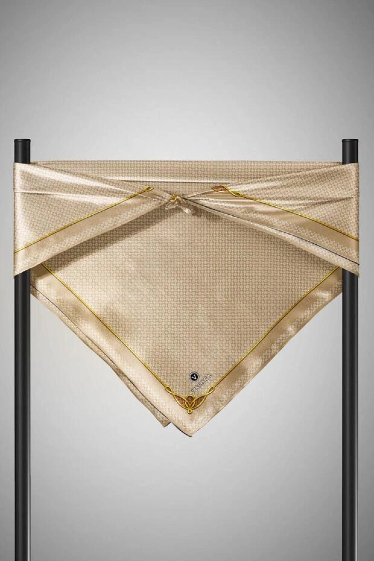 Vissona %100 Twill İpek Minik Motif Desenli Bej - Krem Renkli 90x90 Eşarp Dikim Şekli : El Dikişi