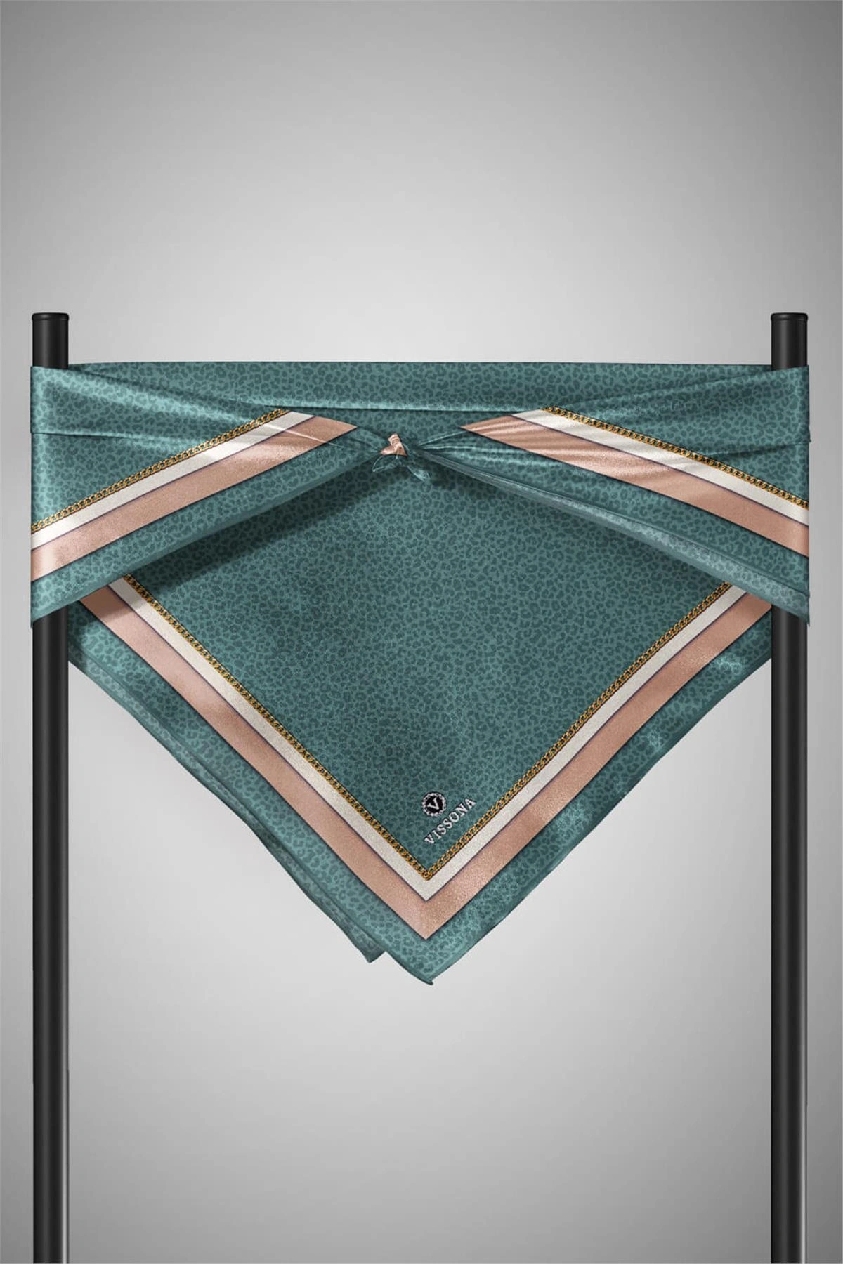 Vissona %100 Twill İpek Leopar Desenli Petrol Yeşili Renkli 90x90 Eşarp Dikim Şekli : El Dikişi