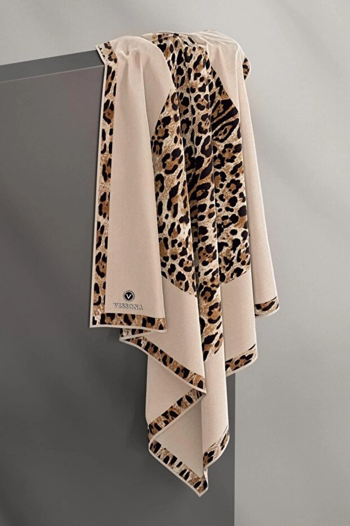 Vissona %100 Twill İpek Leopar Desenli Bej Renkli 90x90 Eşarp Dikim Şekli : El Dikişi