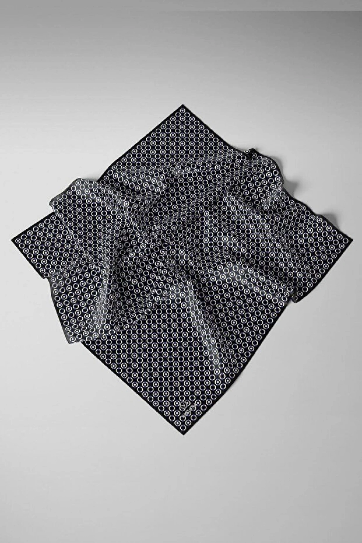 Vissona %100 Twill İpek Zincir Desenli Siyah - Saks Renkli 90x90 Eşarp Kenar Dikiş Şekli El Dikişli