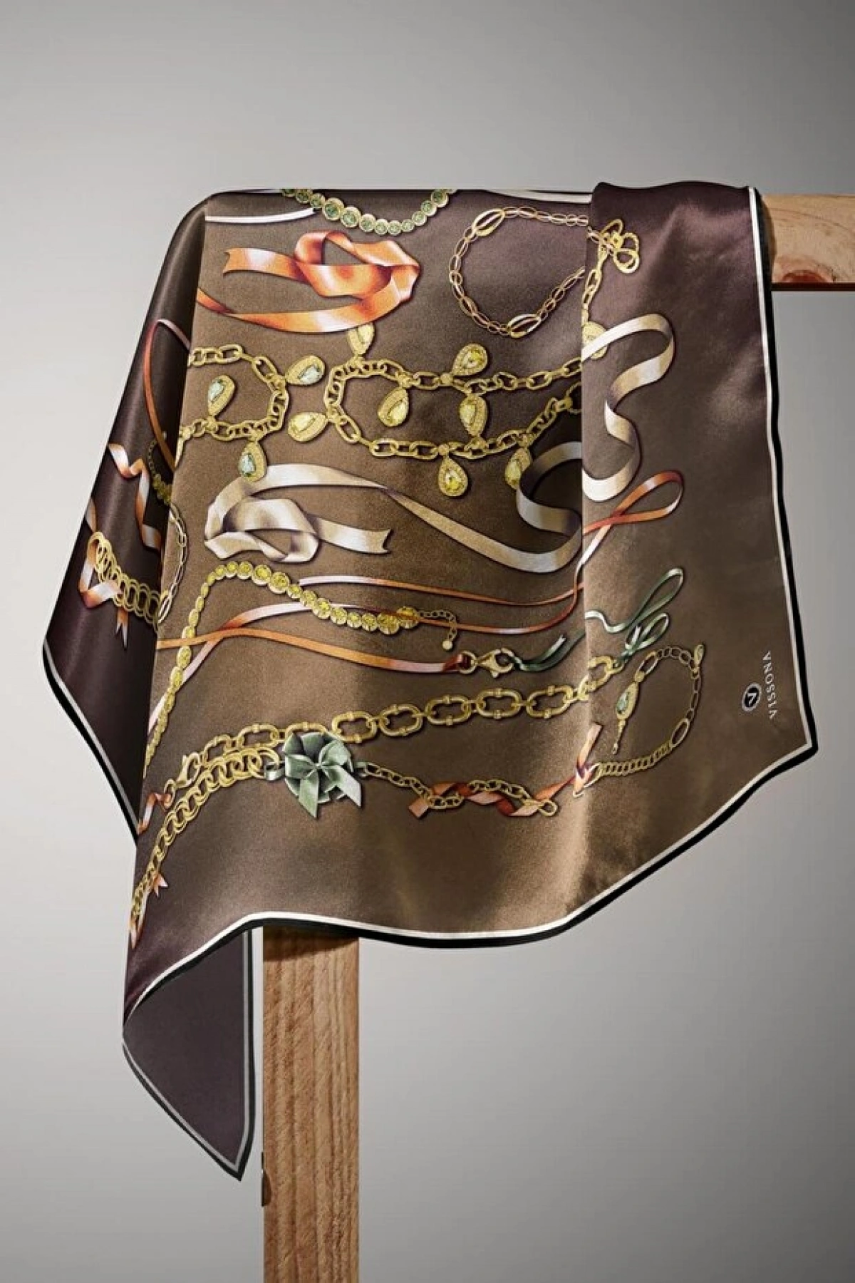 Vissona %100 Twill İpek Kurdele Ve Zincir Desenli Bakır - Turuncu Renkli 90x90 Eşarp Dikim Şekli : El Dikişi