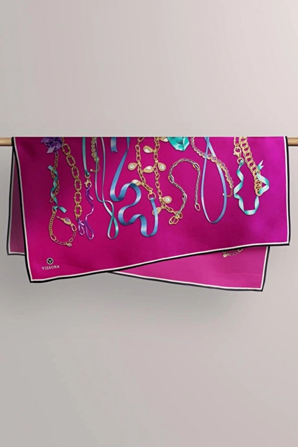 Vissona %100 Twill İpek Kurdele Ve Zincir Desenli Fuşya Renkli 90x90 Eşarp Dikim Şekli : El Dikişi