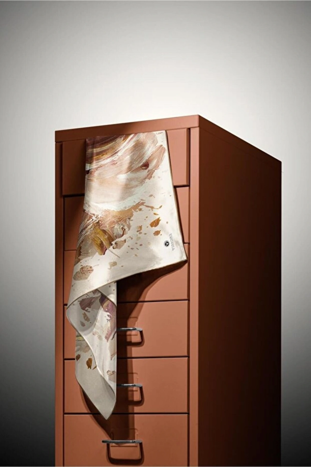 Vissona %100 Twill İpek Fırça Darbesi Desenli Hardal - Vizon Renkli 90x90 Eşarp Dikim Şekli : El Dikişi