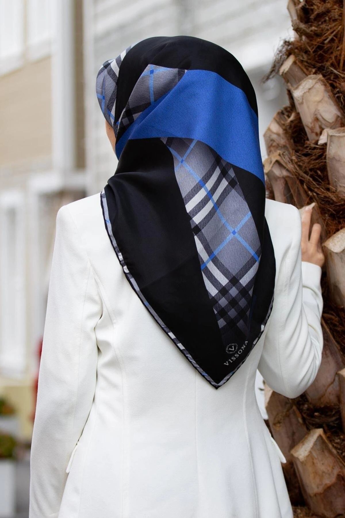 Vissona %100 Twill İpek Ekose Desenli Saks - Siyah Renkli 90x90 Eşarp Dikim Şekli : El Dikişi