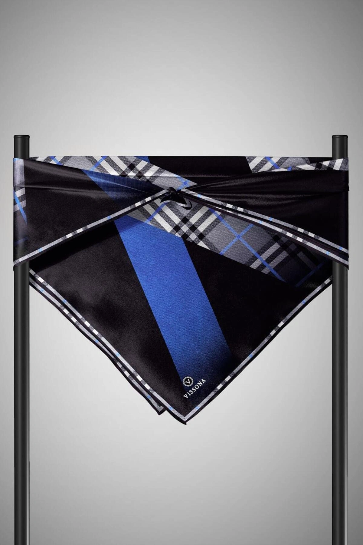 Vissona %100 Twill İpek Ekose Desenli Saks - Siyah Renkli 90x90 Eşarp Dikim Şekli : El Dikişi