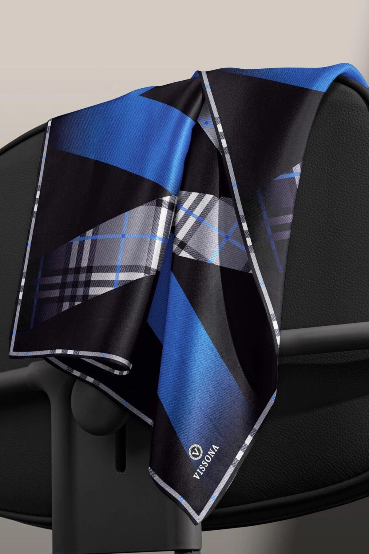 Vissona %100 Twill İpek Ekose Desenli Saks - Siyah Renkli 90x90 Eşarp Dikim Şekli : El Dikişi