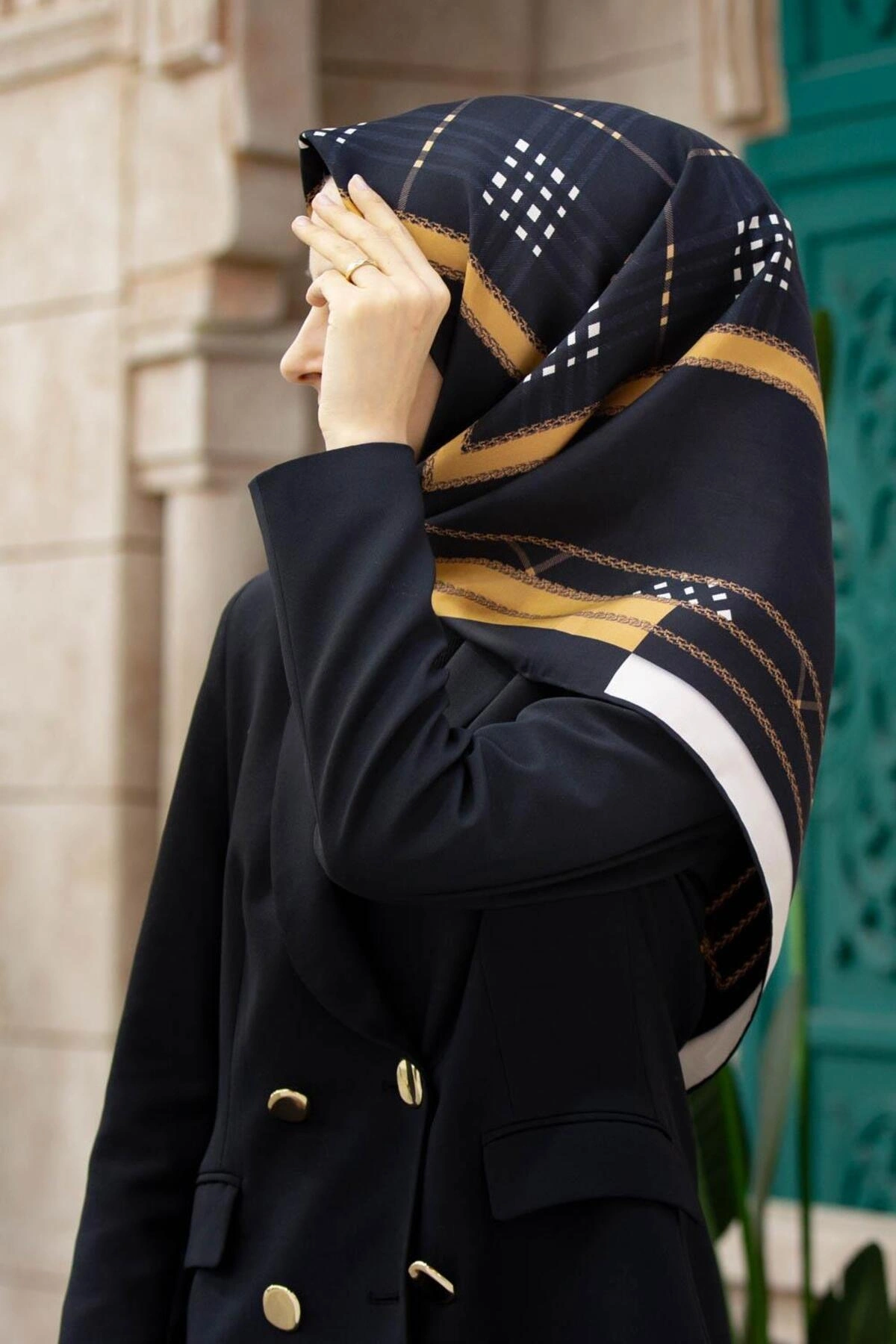 Vissona %100 Twill İpek Ekose Desenli Gold Renkli 90x90 Eşarp Dikim Şekli : El Dikişi