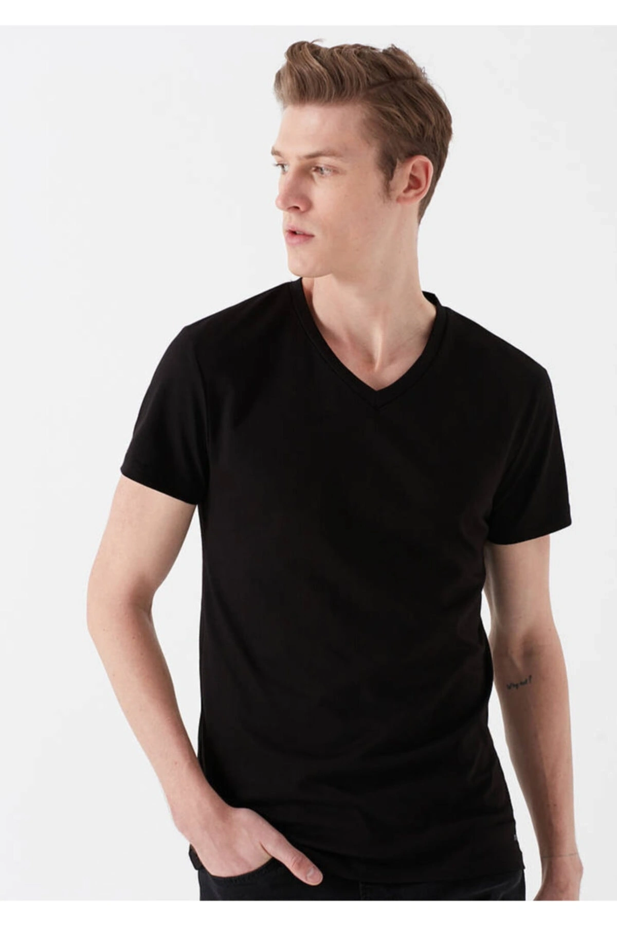 MAVİ STRETCH V YAKA TİŞÖRT Siyah,