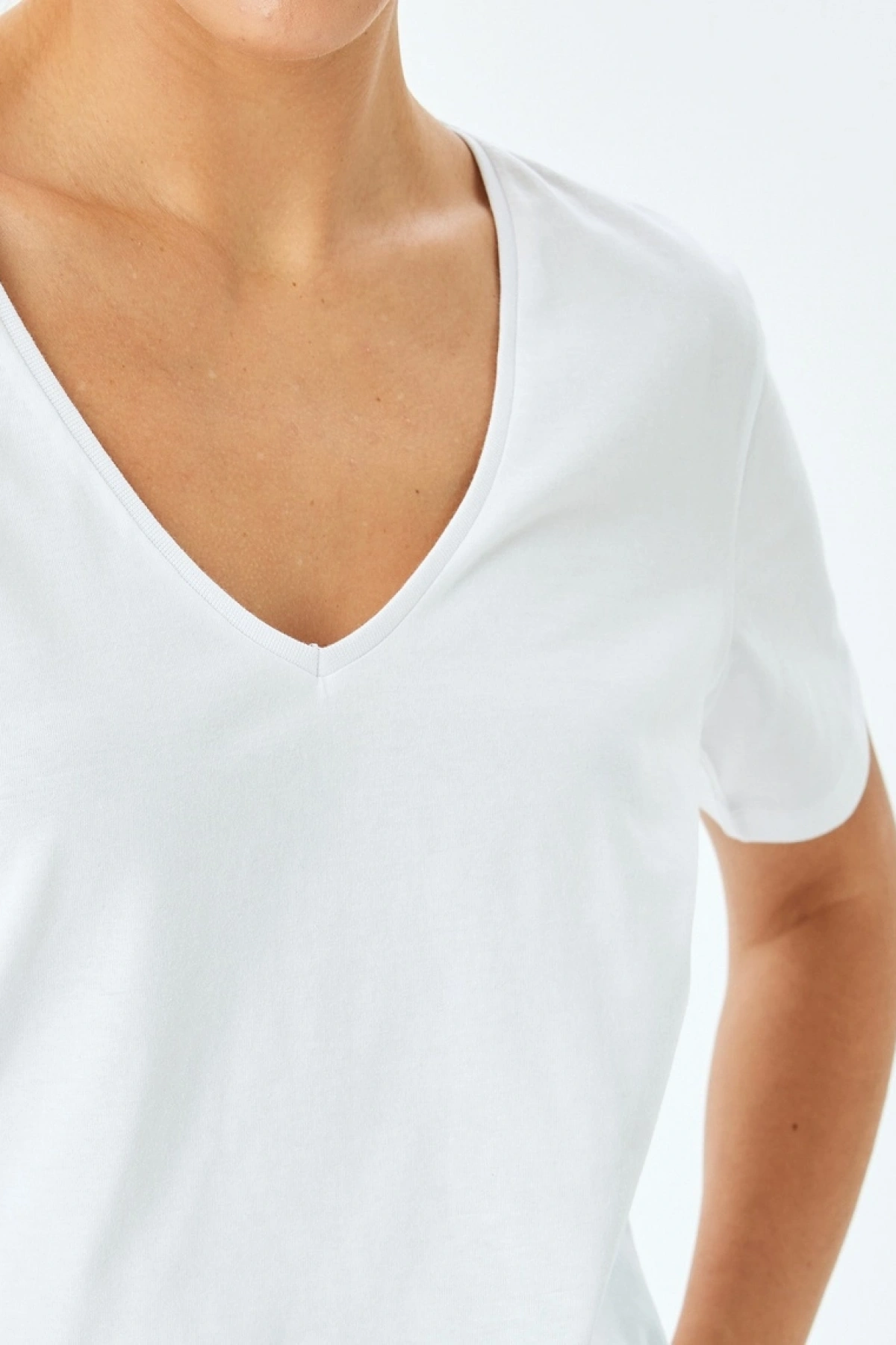 Koton Pamuklu Kısa Kollu Basic V Yaka Tişört