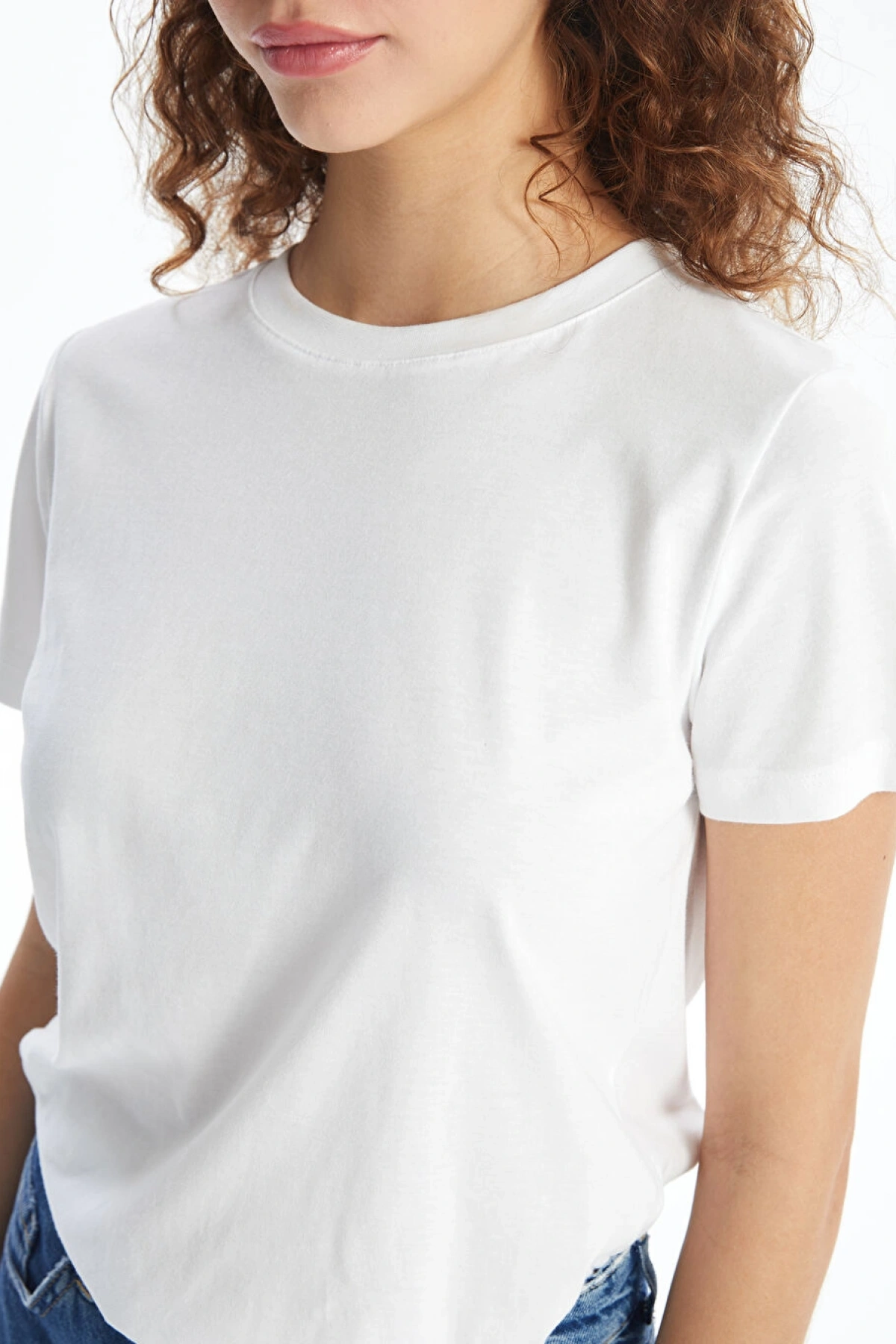 LCW Vision Beyaz Bisiklet Yaka Düz Kısa Kollu Kadın Tişört