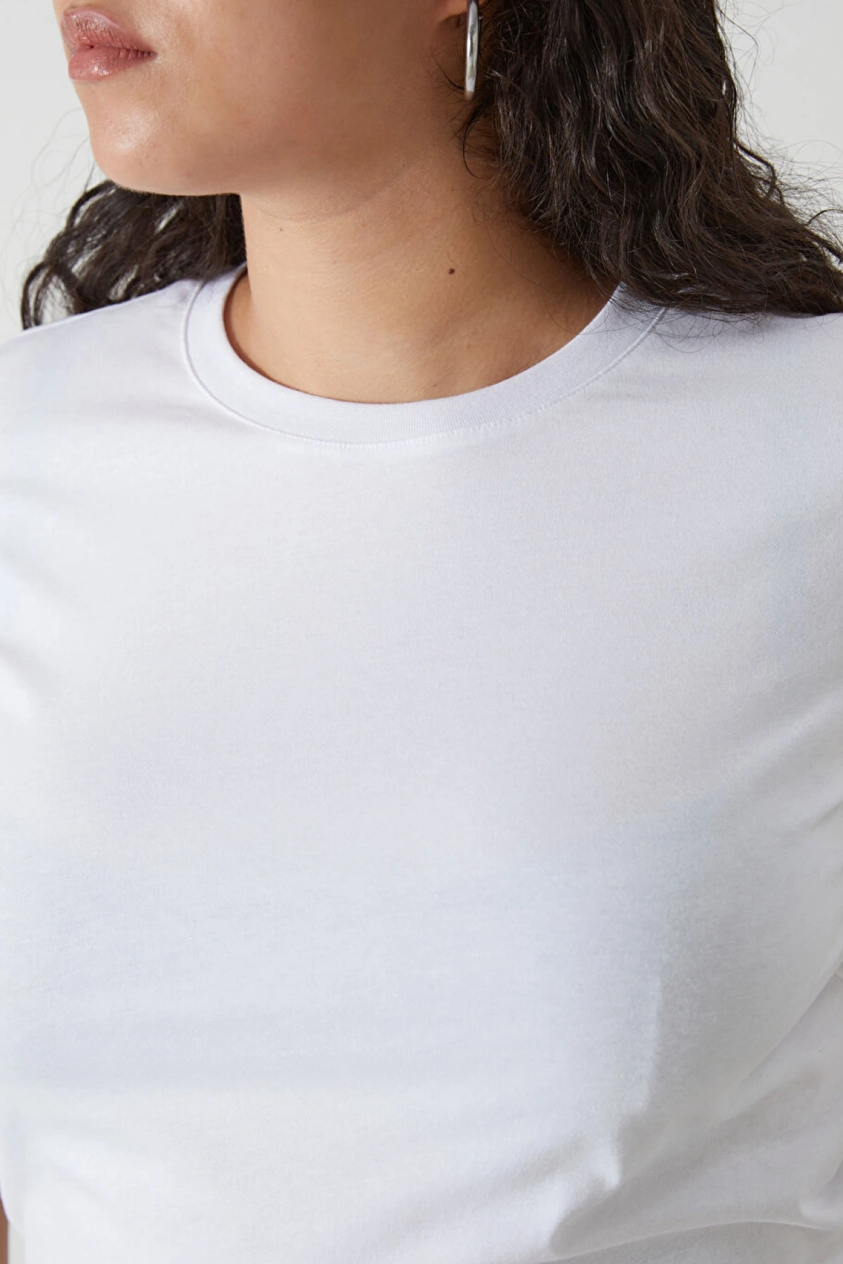 LCW Vision Beyaz Bisiklet Yaka Düz Kısa Kollu Kadın Tişört