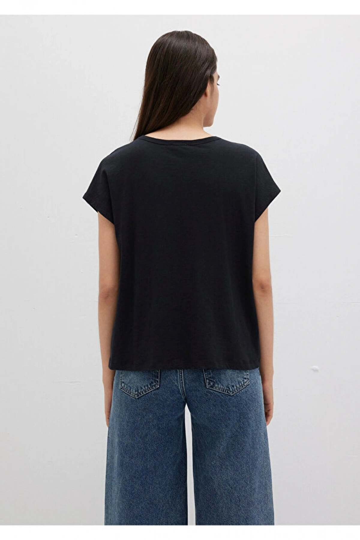 Mavi V Yaka Siyah Basic Tişört Regular Fit / Normal Kesim