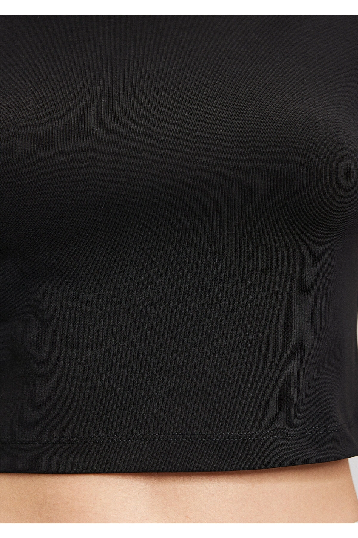 Mavi Omuz Detaylı Crop Siyah Tişört Slim Fit / Dar Kesim