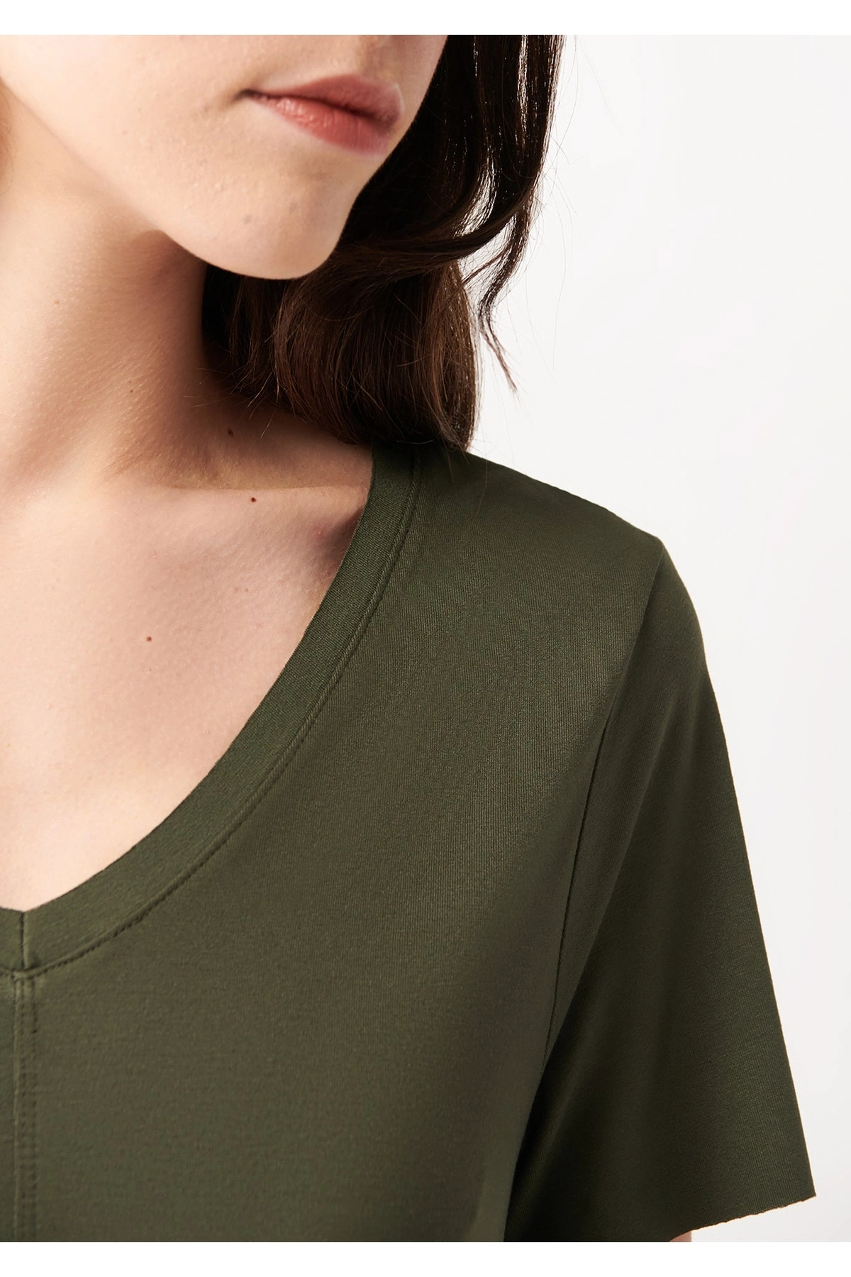 V Yaka Haki Basic Tişört Loose Fit / Bol Rahat Kesim
