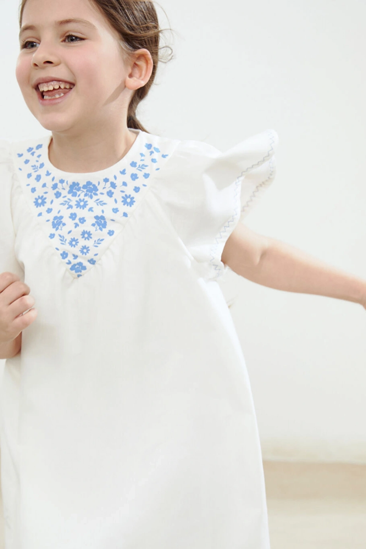 LCW Kids Ekru Bisiklet Yaka Çiçekli Keten Kız Çocuk Elbise