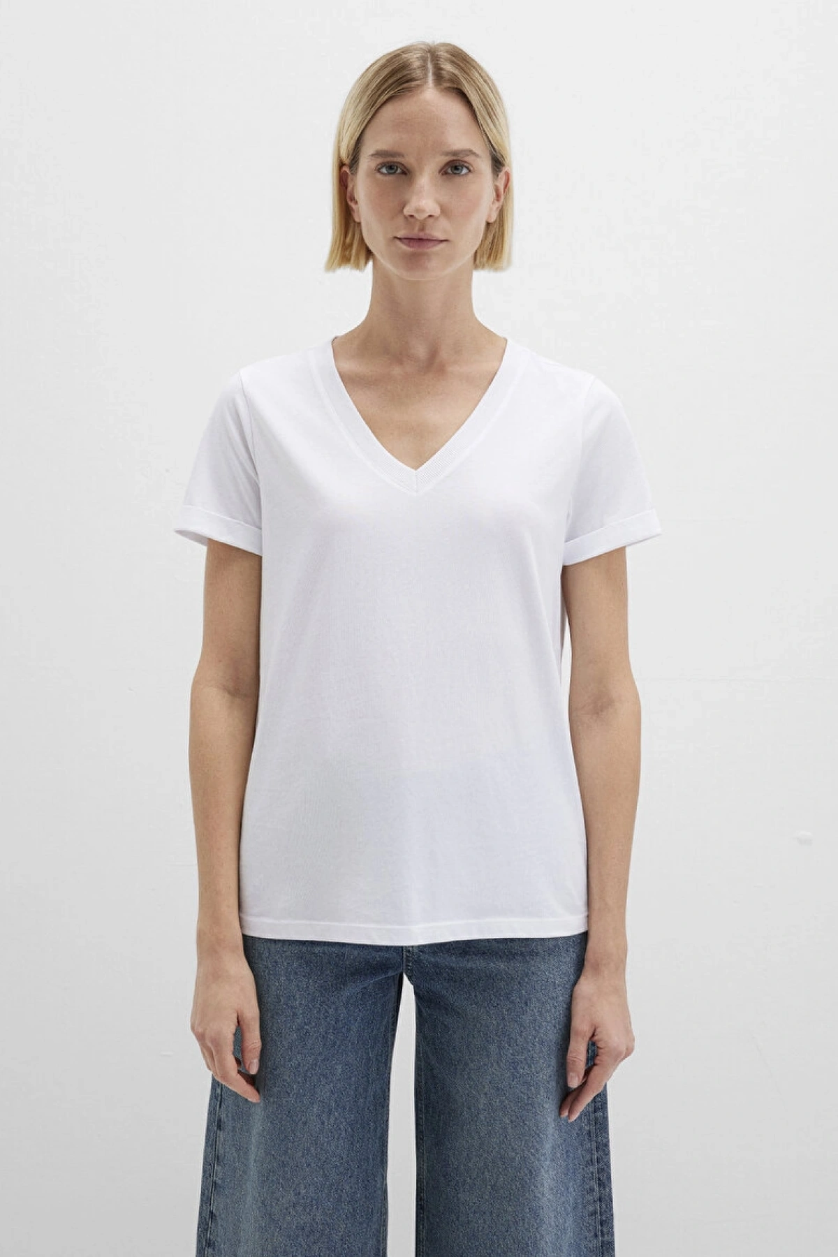 Mavi V Yaka Beyaz Basic Tişört Regular Fit / Normal Kesim