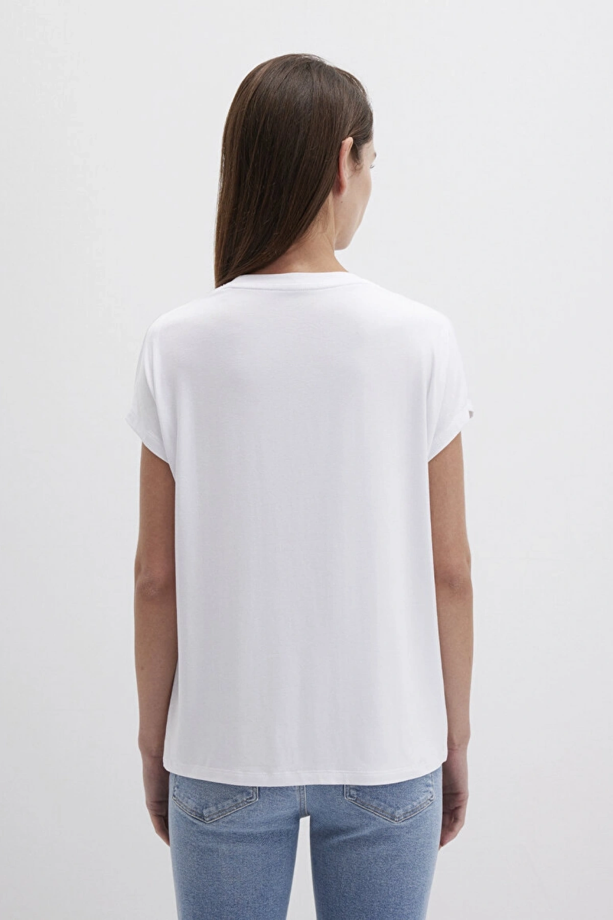 Mavi V Yaka Beyaz Basic Viskoz Tişört Regular Fit / Normal Kesim