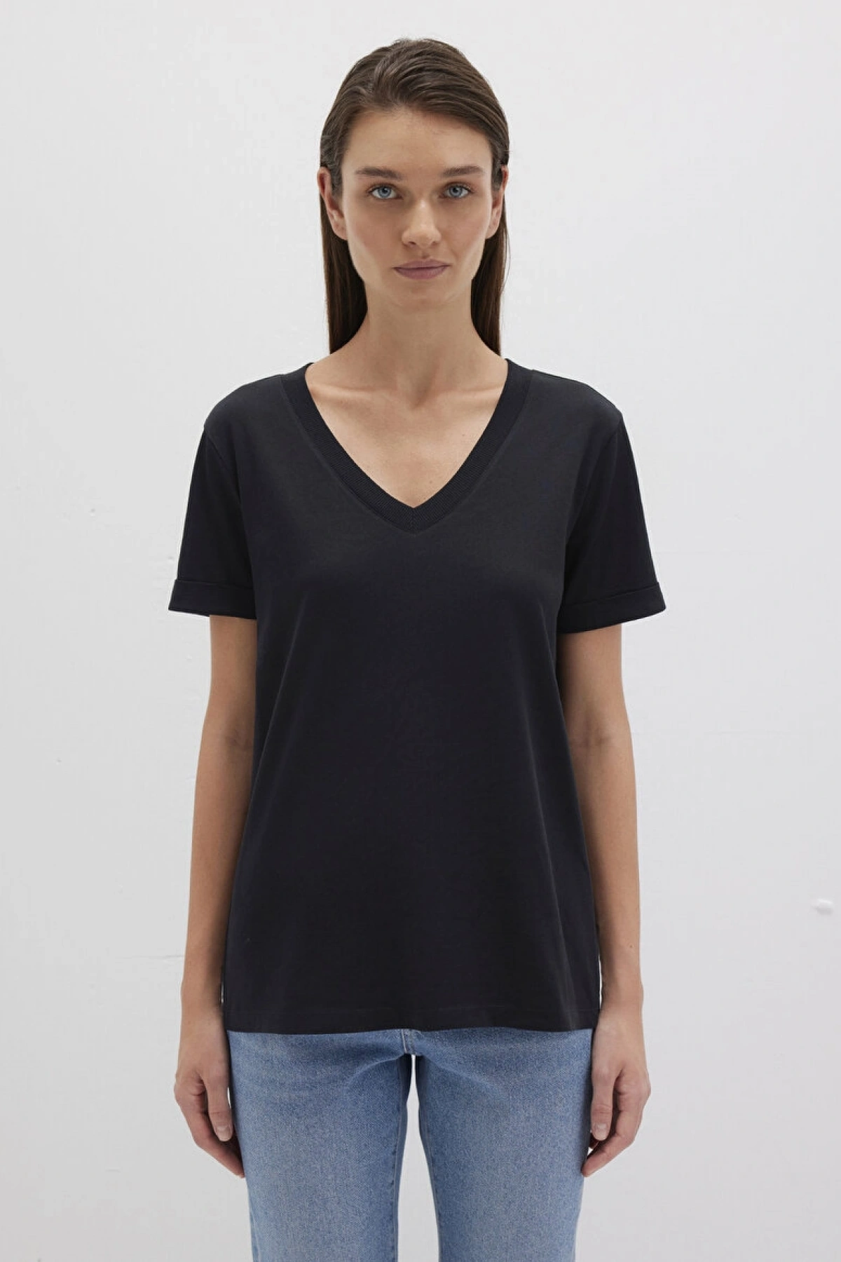 Mavi V Yaka Siyah Basic Tişört Regular Fit / Normal Kesim