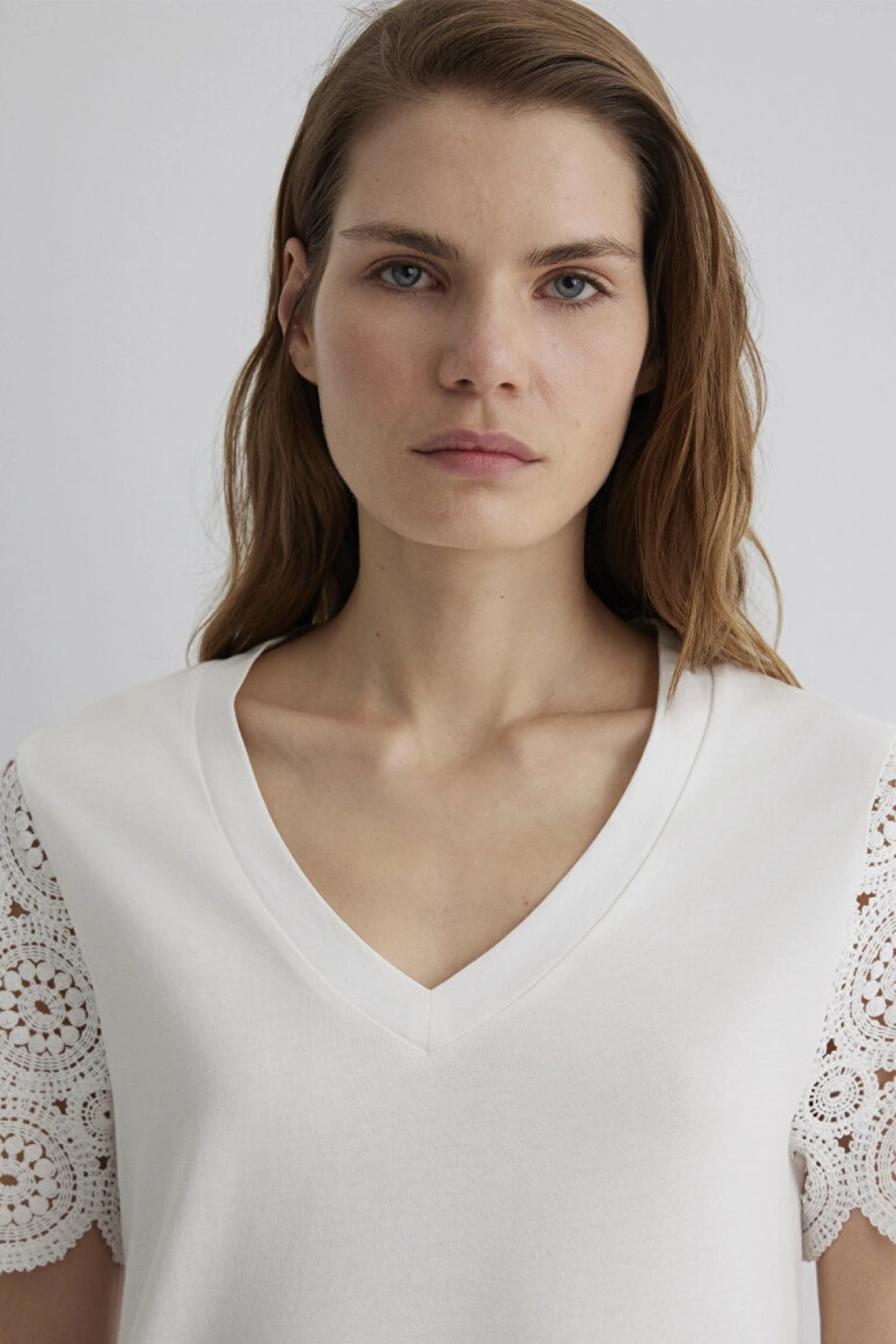 Mavi Nakış Kol Detaylı Ekru Tişört Standart