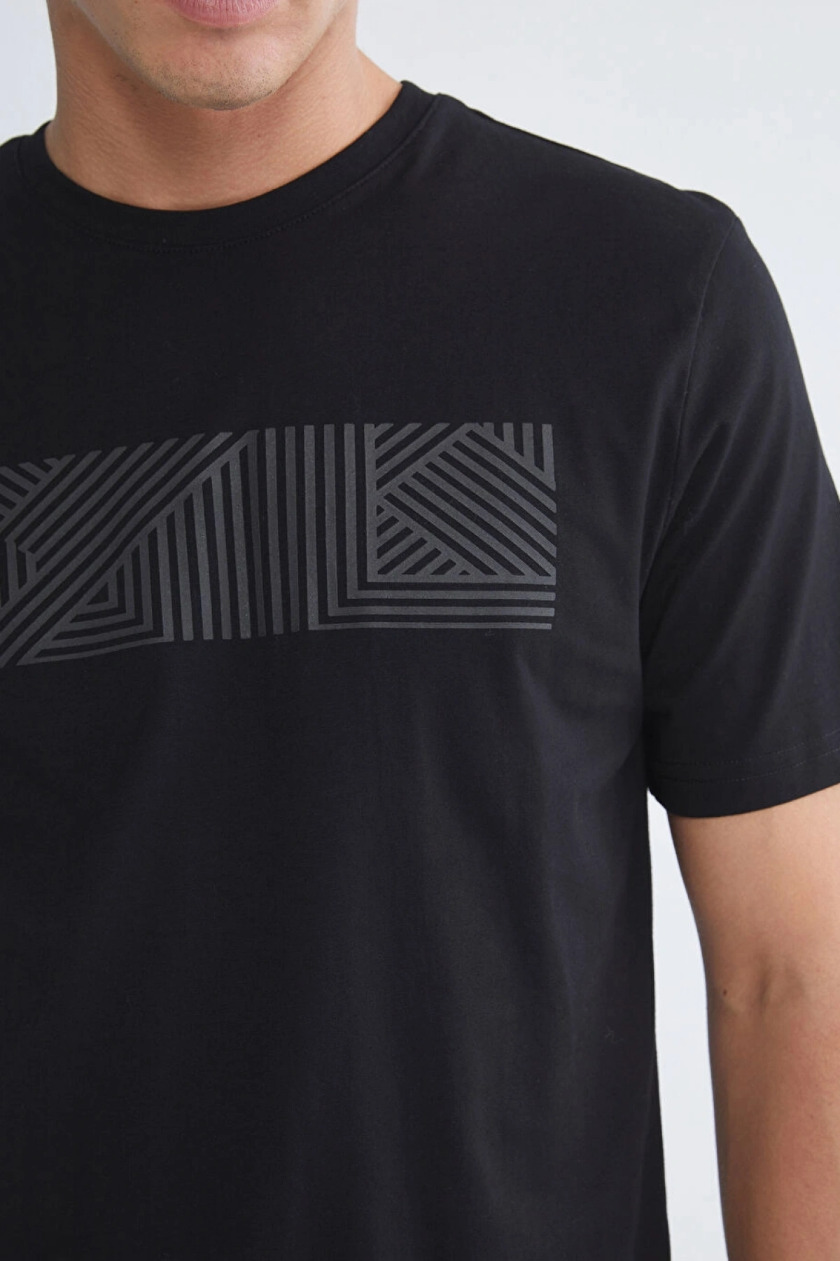 LCWAIKIKI Classic Siyah Bisiklet Yaka Baskılı Penye Erkek Tişört
