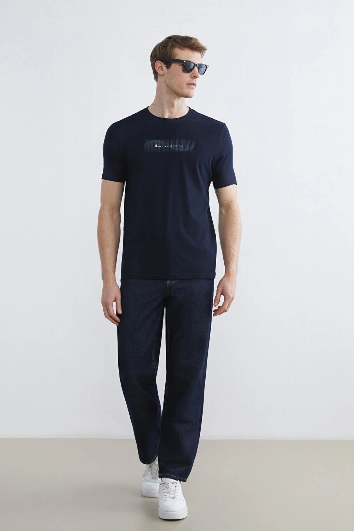 LCWAIKIKI Classic Lacivert Bisiklet Yaka Baskılı Penye Erkek Tişört