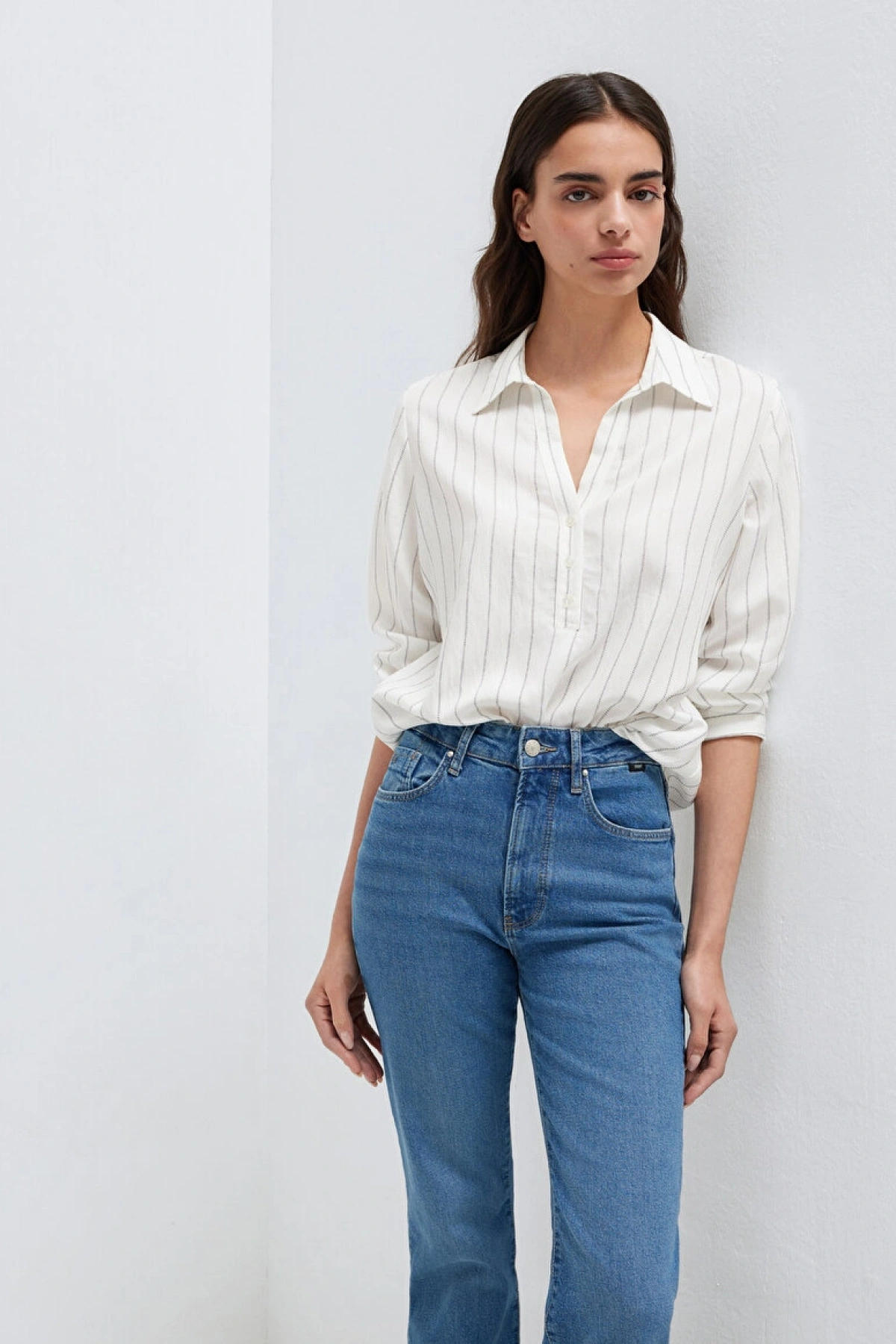 Mavi Çizgili Beyaz Bluz