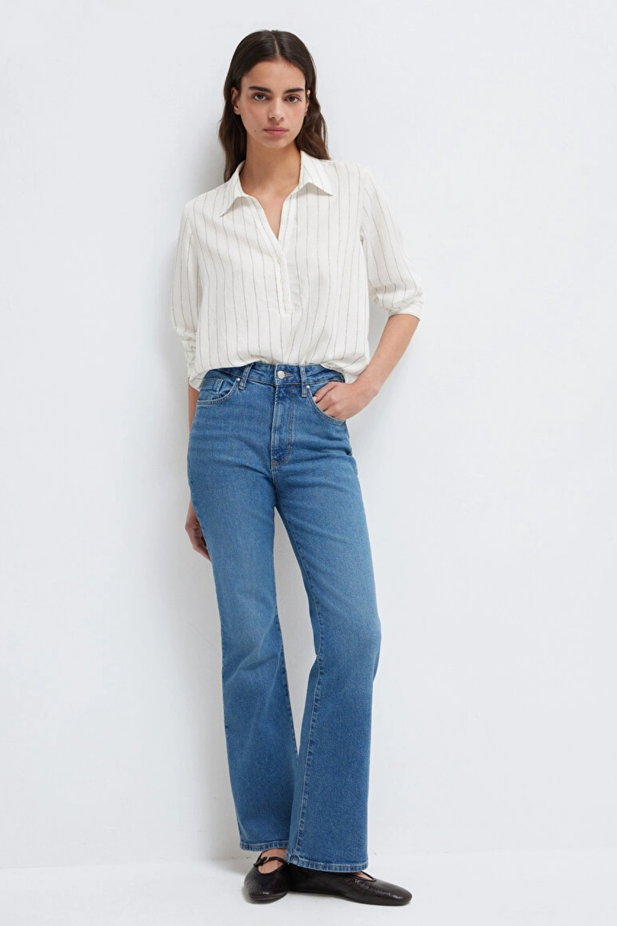 Mavi Çizgili Beyaz Bluz