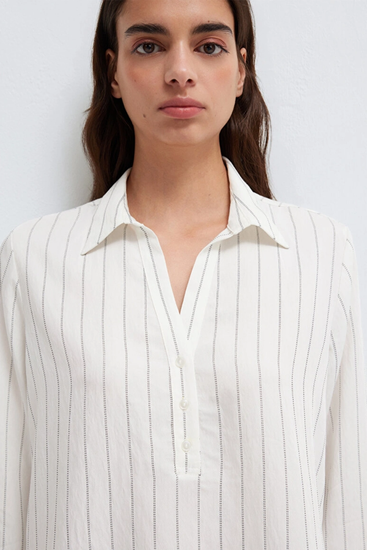 Mavi Çizgili Beyaz Bluz