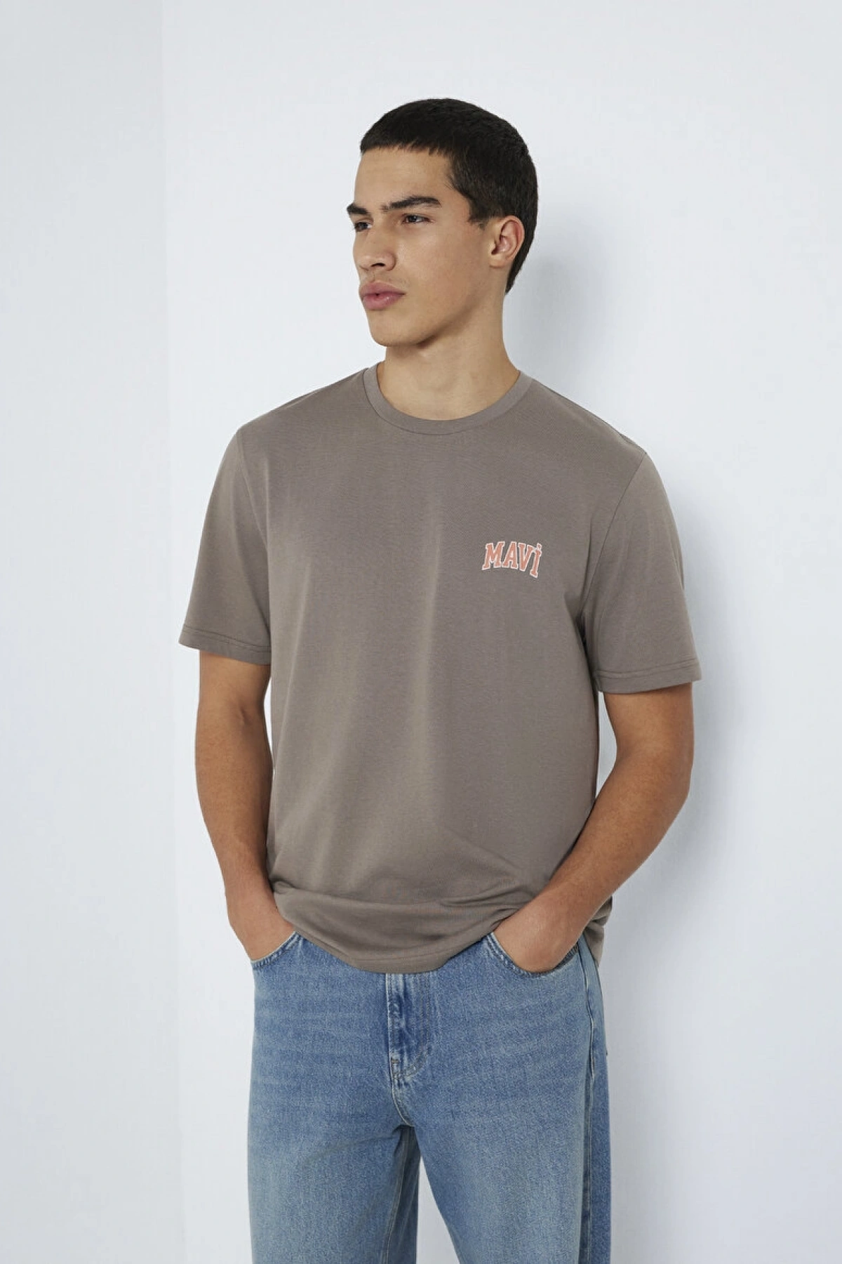 Mavi Logo Baskılı Kahverengi Tişört