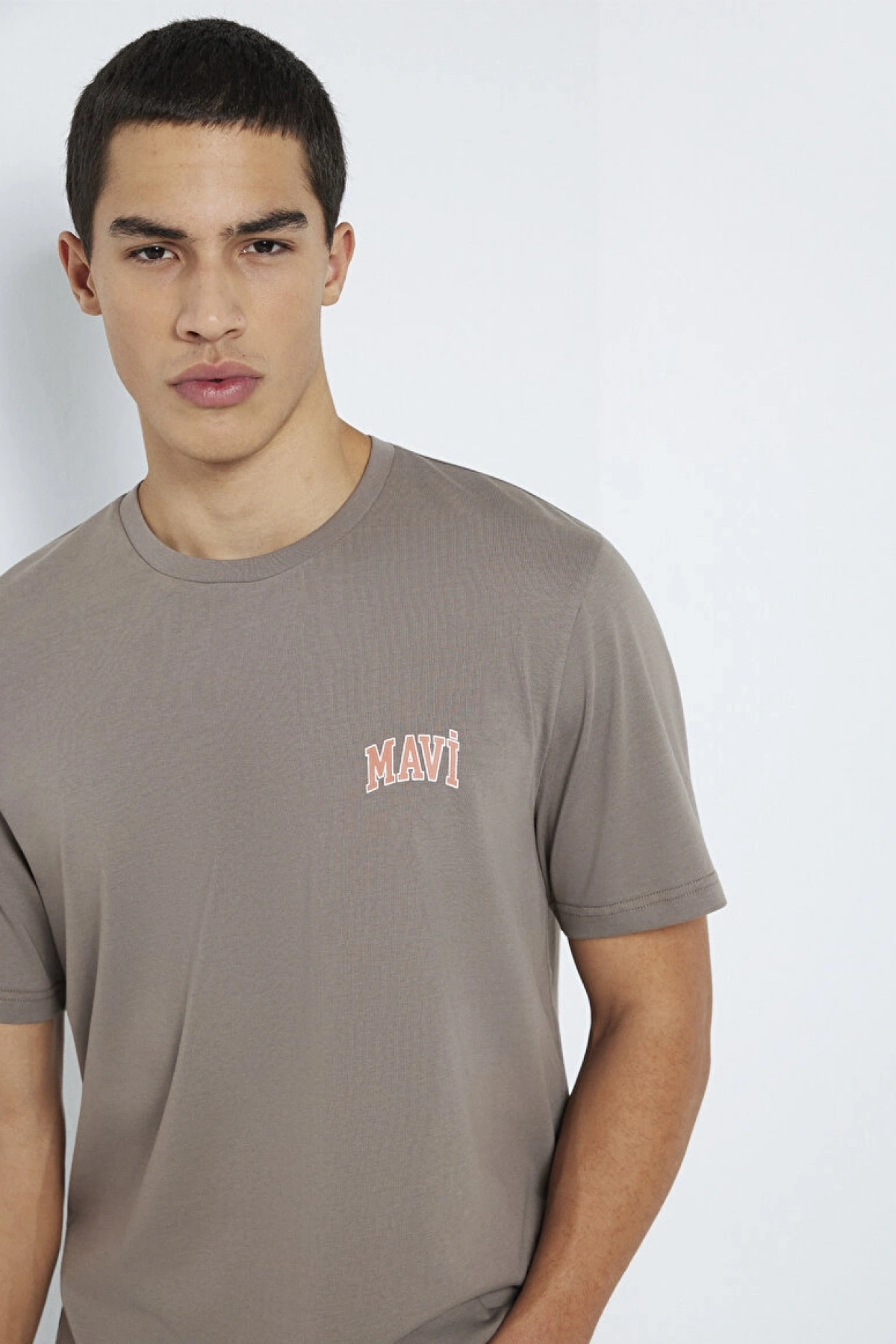 Mavi Logo Baskılı Kahverengi Tişört