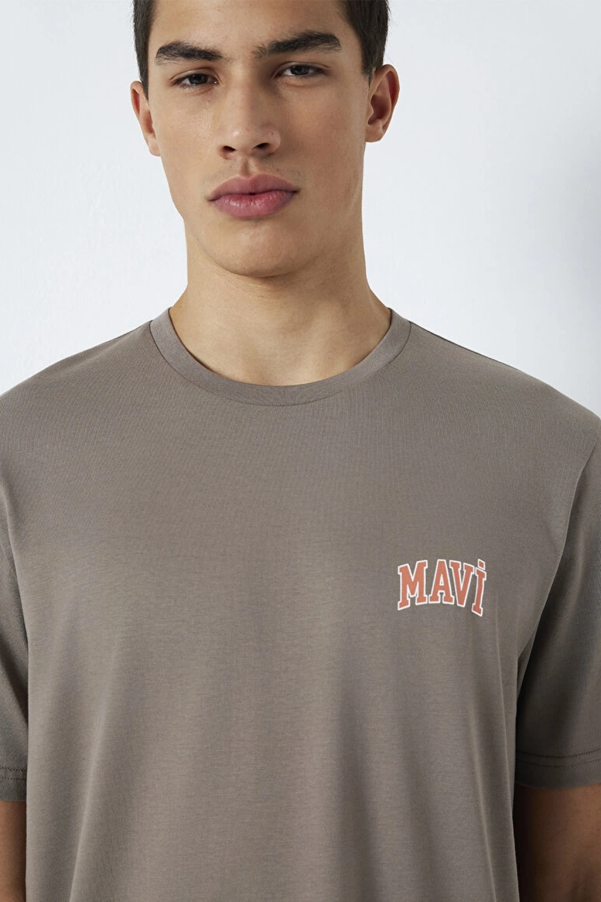 Mavi Logo Baskılı Kahverengi Tişört