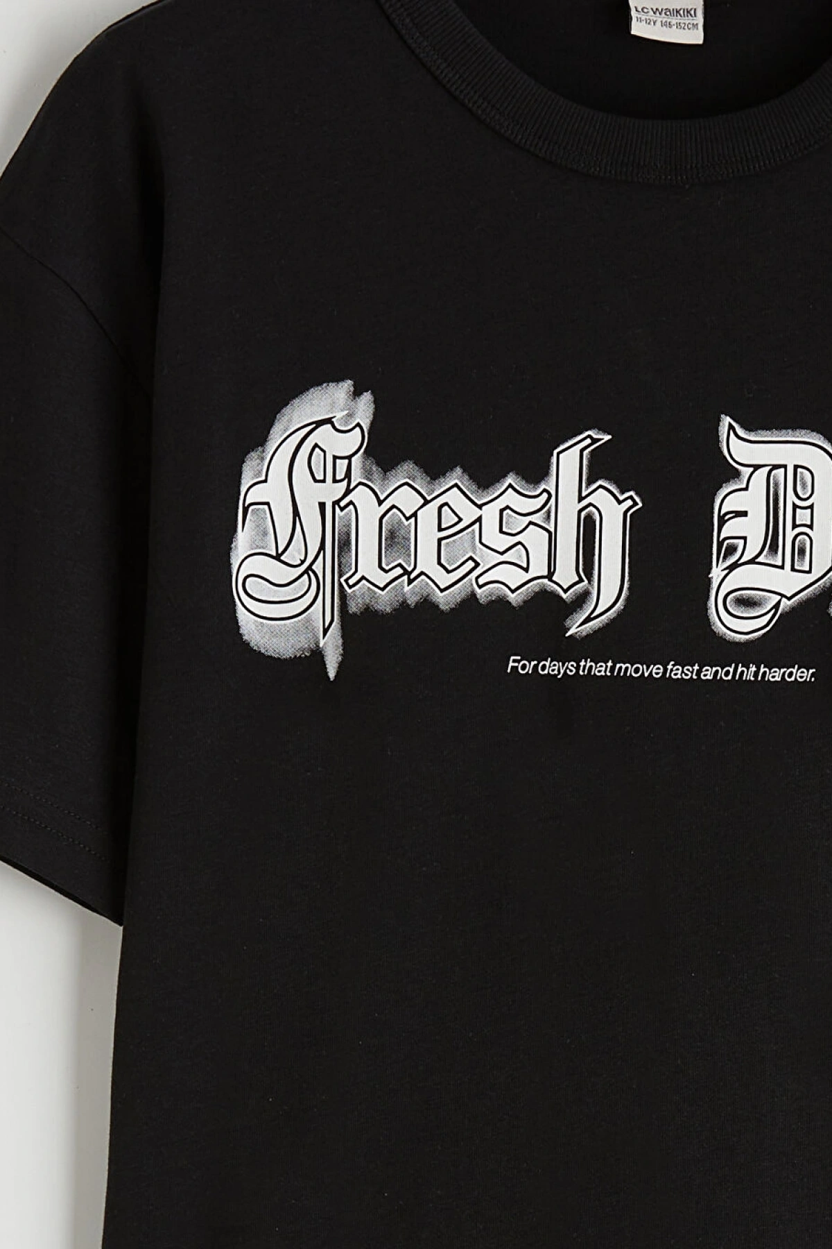 LCW Kids Siyah Bisiklet Yaka Baskılı Erkek Çocuk Tişört