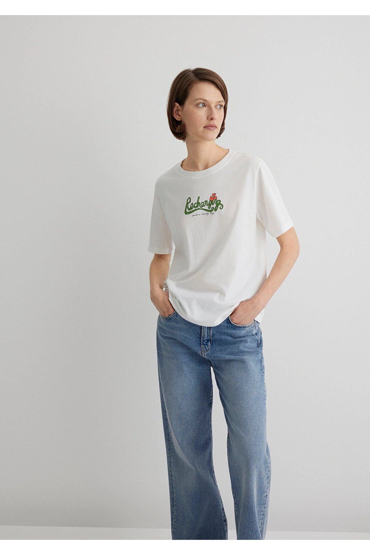 Mavi Kedi Baskılı Ekru Tişört Regular Fit / Normal Kesim