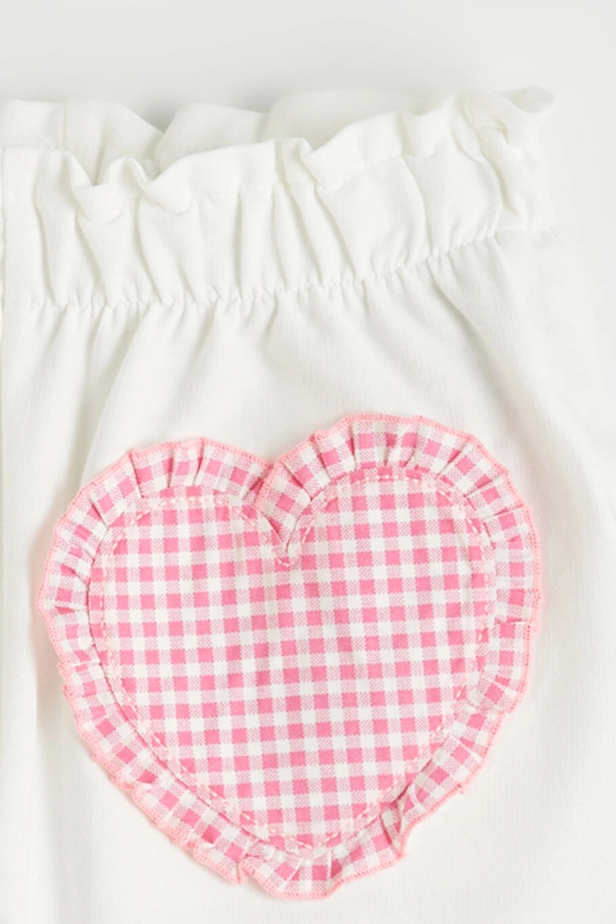 LCW Kids Ekru Beli Lastikli Kalp Detaylı Kız Çocuk Şort