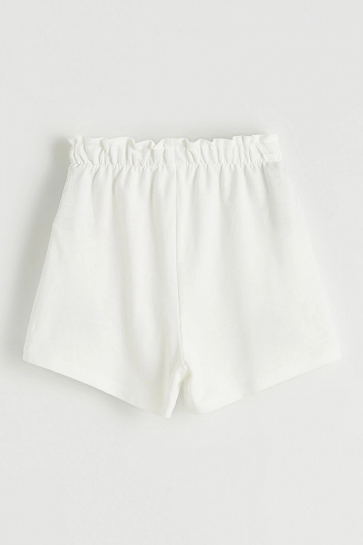 LCW Kids Ekru Beli Lastikli Kalp Detaylı Kız Çocuk Şort