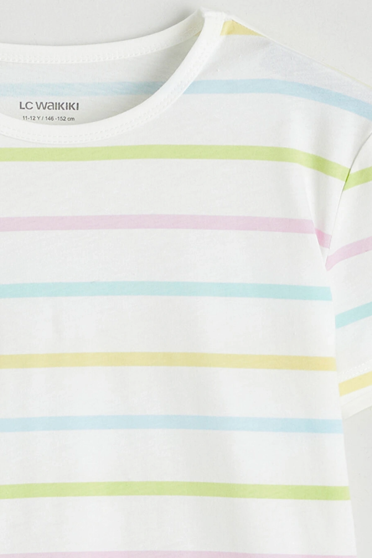 LCW Kids Karışık Bisiklet Yaka Çizgili Kız Çocuk Tişört