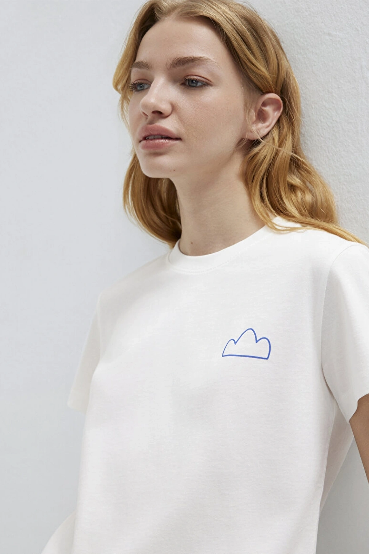 MAVİ KADIN BASKILI TİŞÖRT Kırık Beyaz